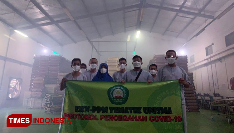 Mahasiswa KKN-PPM Unisma Malang Bangun Protokol Kesehatan di Perusahaan Peternakan