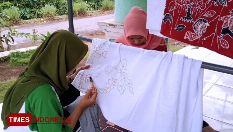 KKN Tematik Unisma Malang Tingkatkan Eksistensi Batik di Desa Bringin