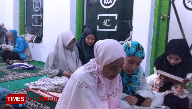 KKN Sekaligus Dakwah, Mahasiswa Unisma Malang Makmurkan Masjid Dengan Cara Ini